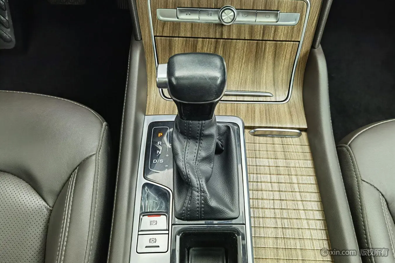 Roewe RX8 2019 30T Smart Connected 2WD Flagship