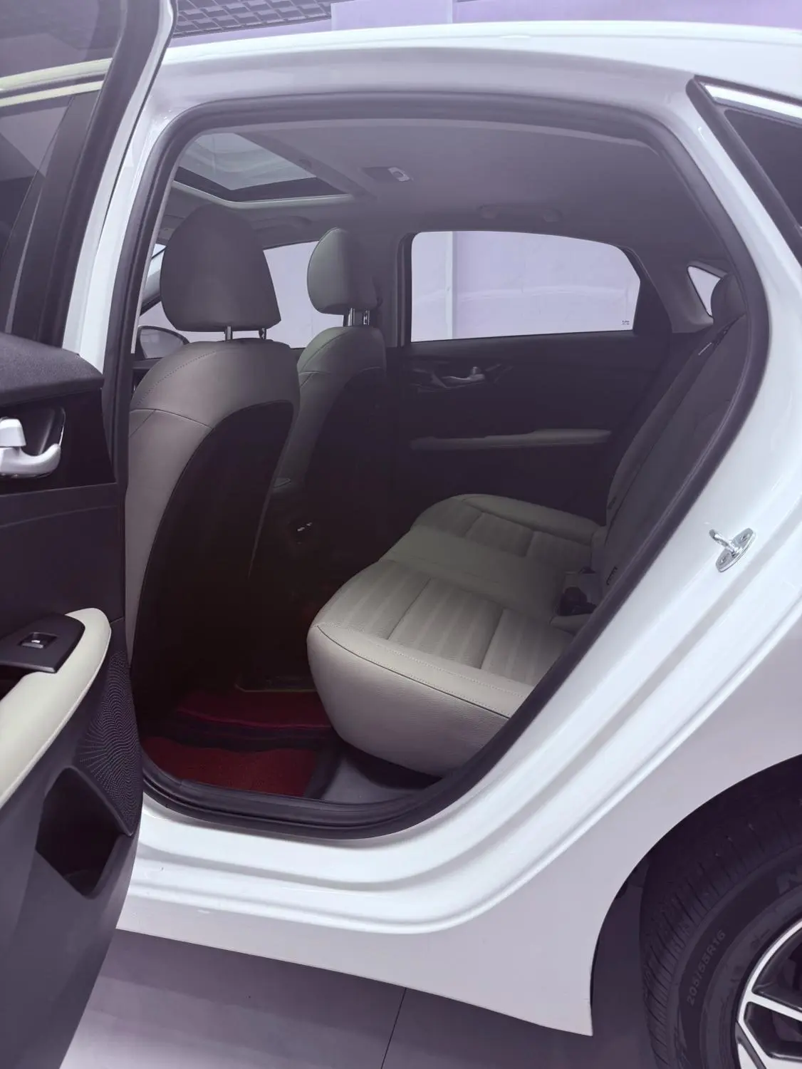 Kia K3 2023 1.5L IVT Luxury