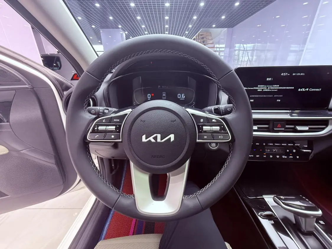 Kia K3 2023 1.5L IVT Luxury