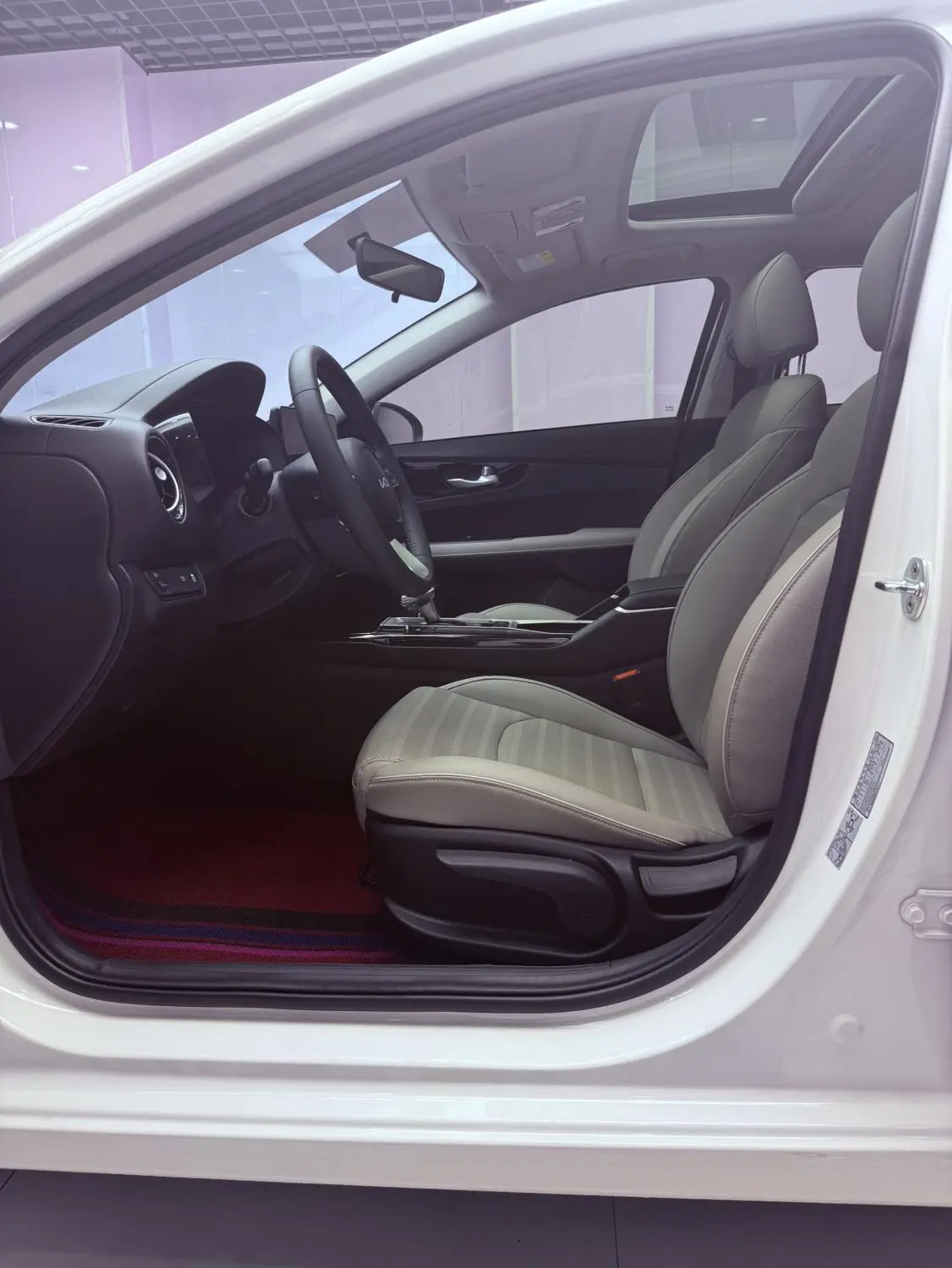 Kia K3 2023 1.5L IVT Luxury