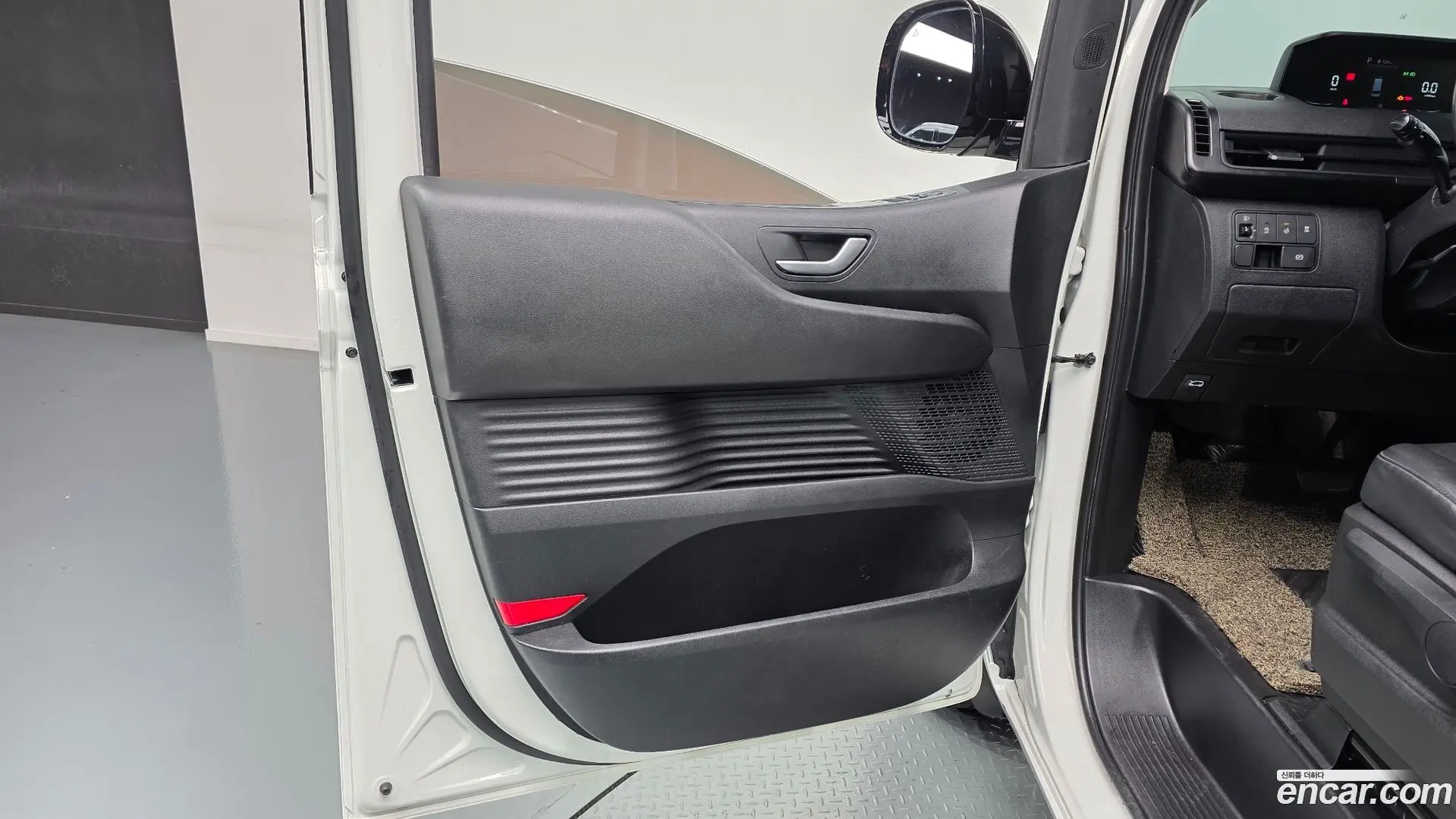 Hyundai Staria Cargo 5-Seater 2022