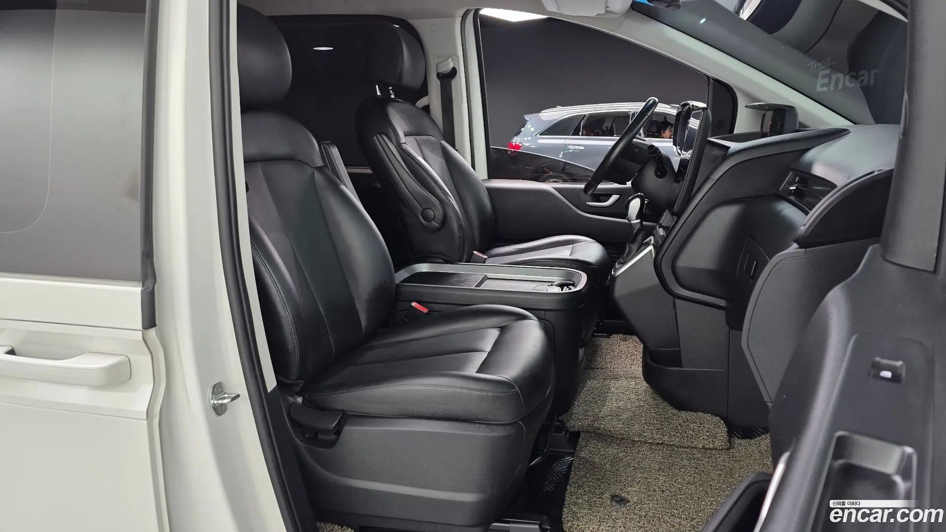 Hyundai Staria Cargo 5-Seater 2022
