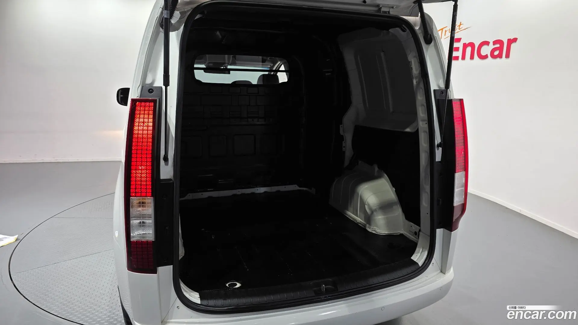 Hyundai Staria Cargo 5-Seater 2022