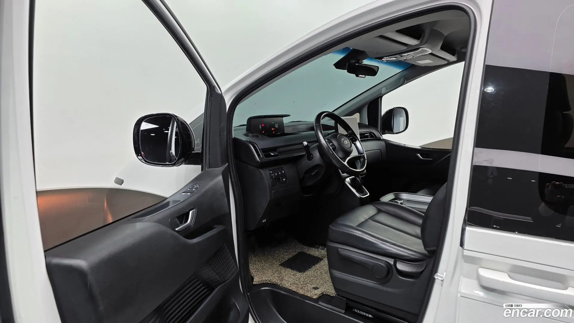 Hyundai Staria Cargo 5-Seater 2022