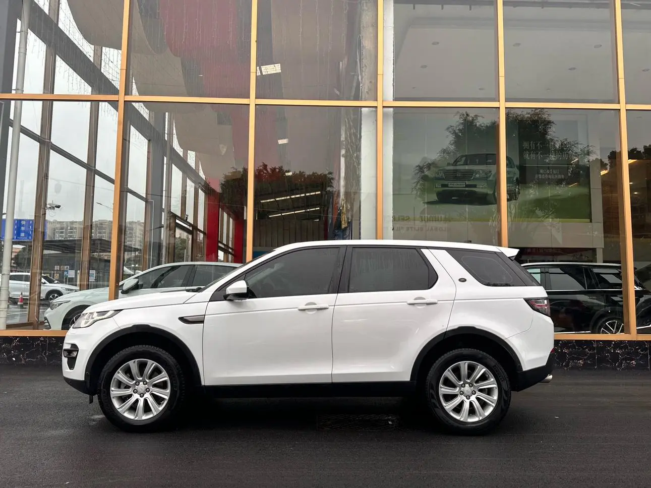 Land Rover Discovery Sport 2019 240PS SE China VI