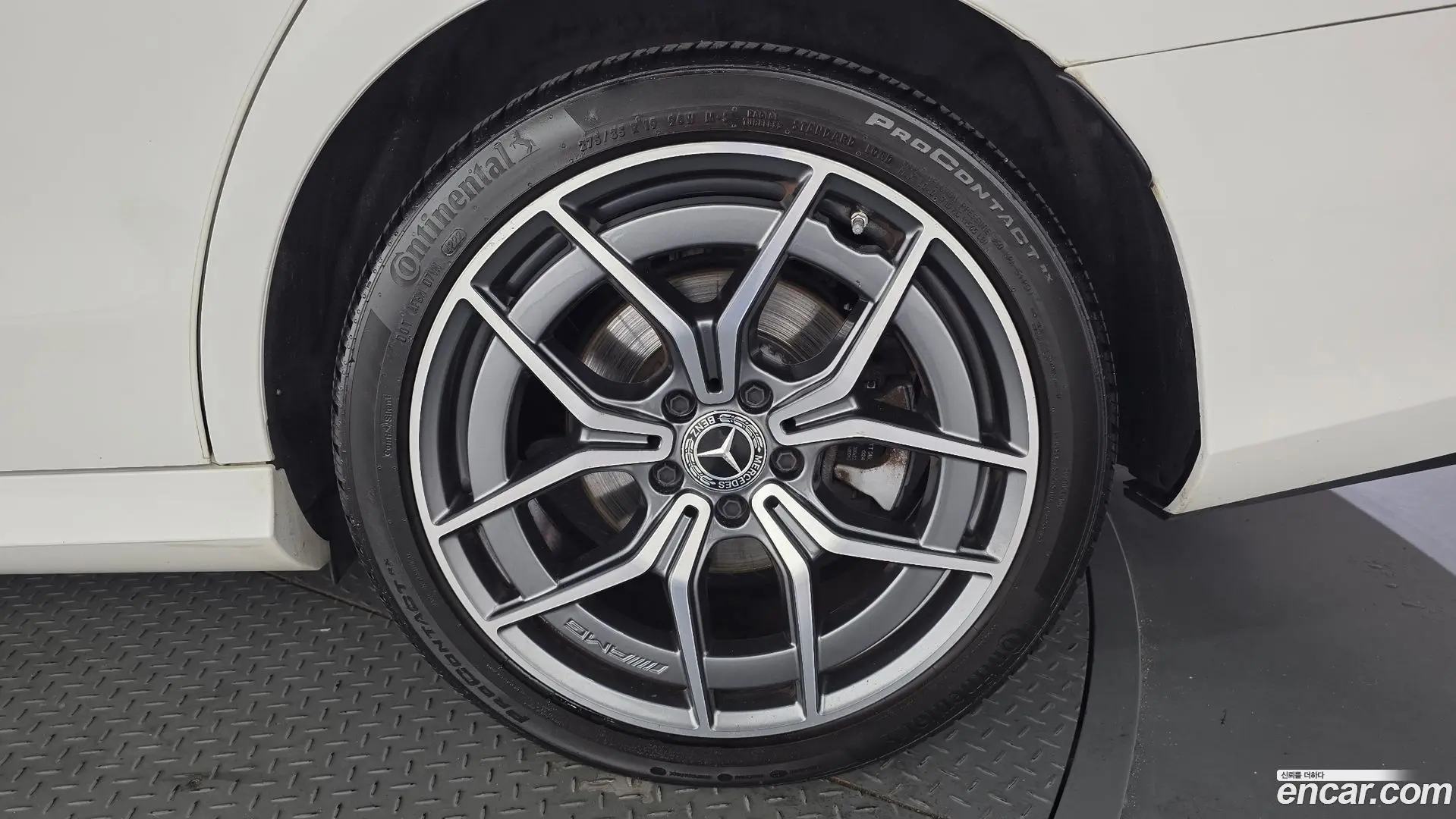 Mercedes-Benz E-Class E220d 4MATIC AMG Line