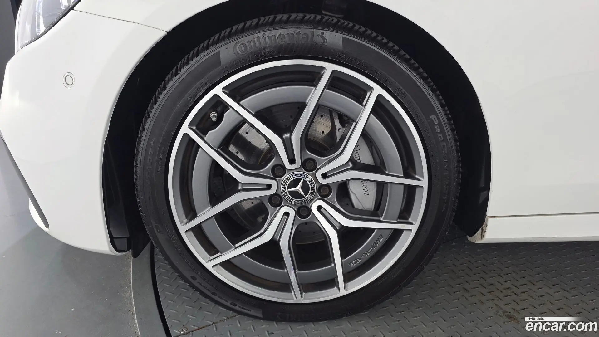 Mercedes-Benz E-Class E220d 4MATIC AMG Line