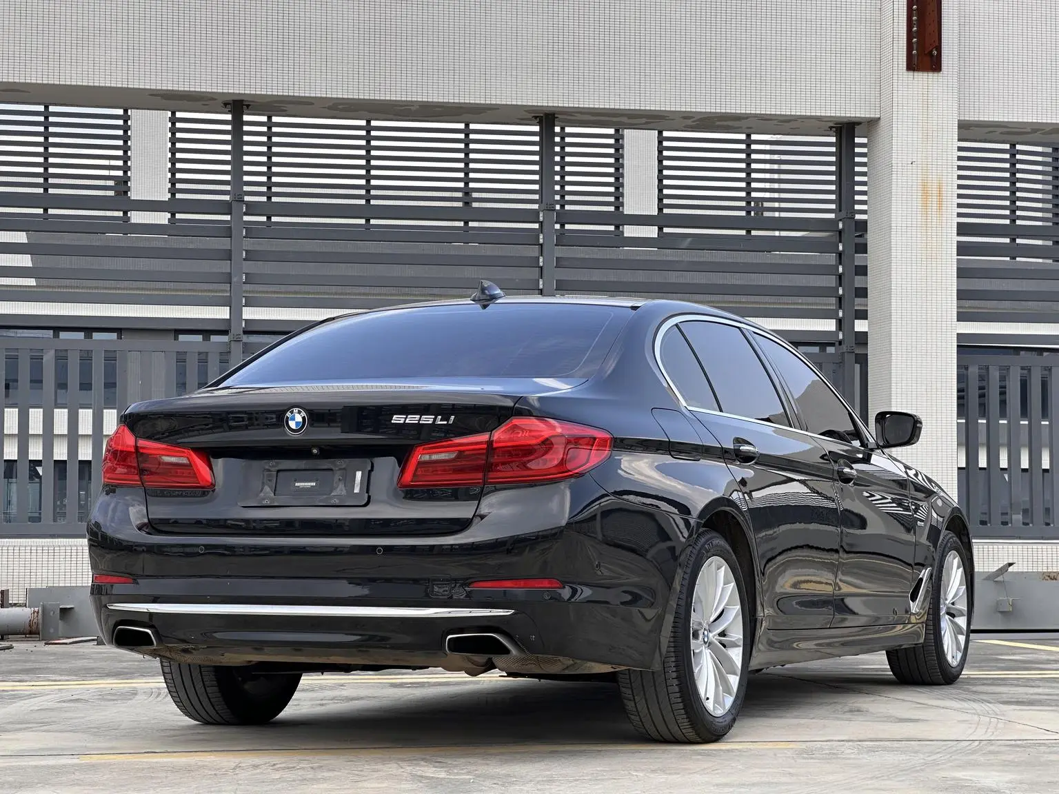 BMW 5 Series 2018 525Li Luxury Package