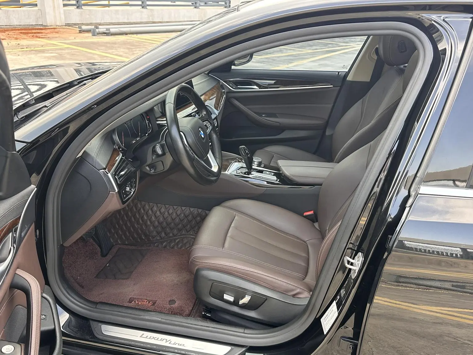 BMW 5 Series 2018 525Li Luxury Package