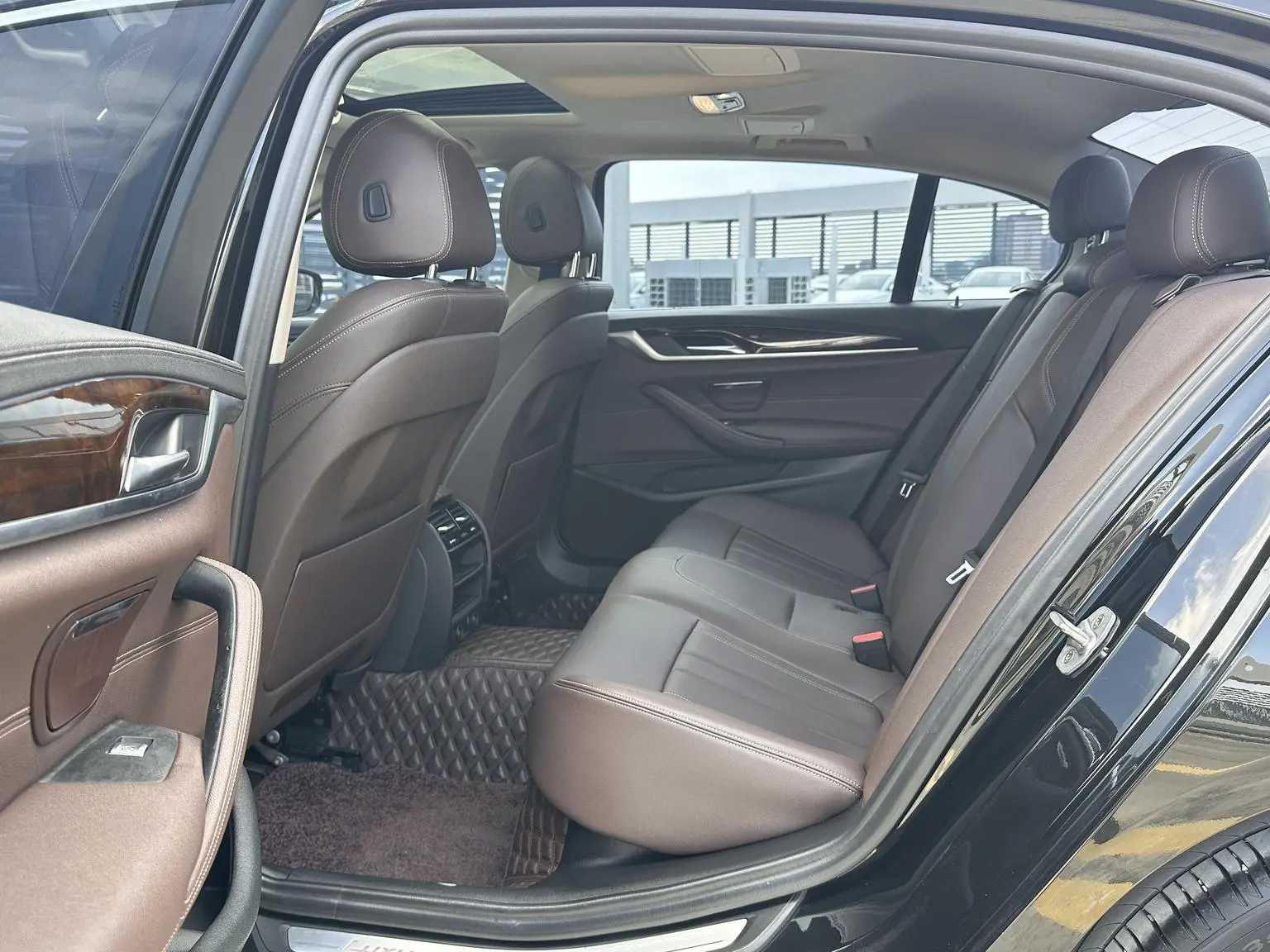 BMW 5 Series 2018 525Li Luxury Package