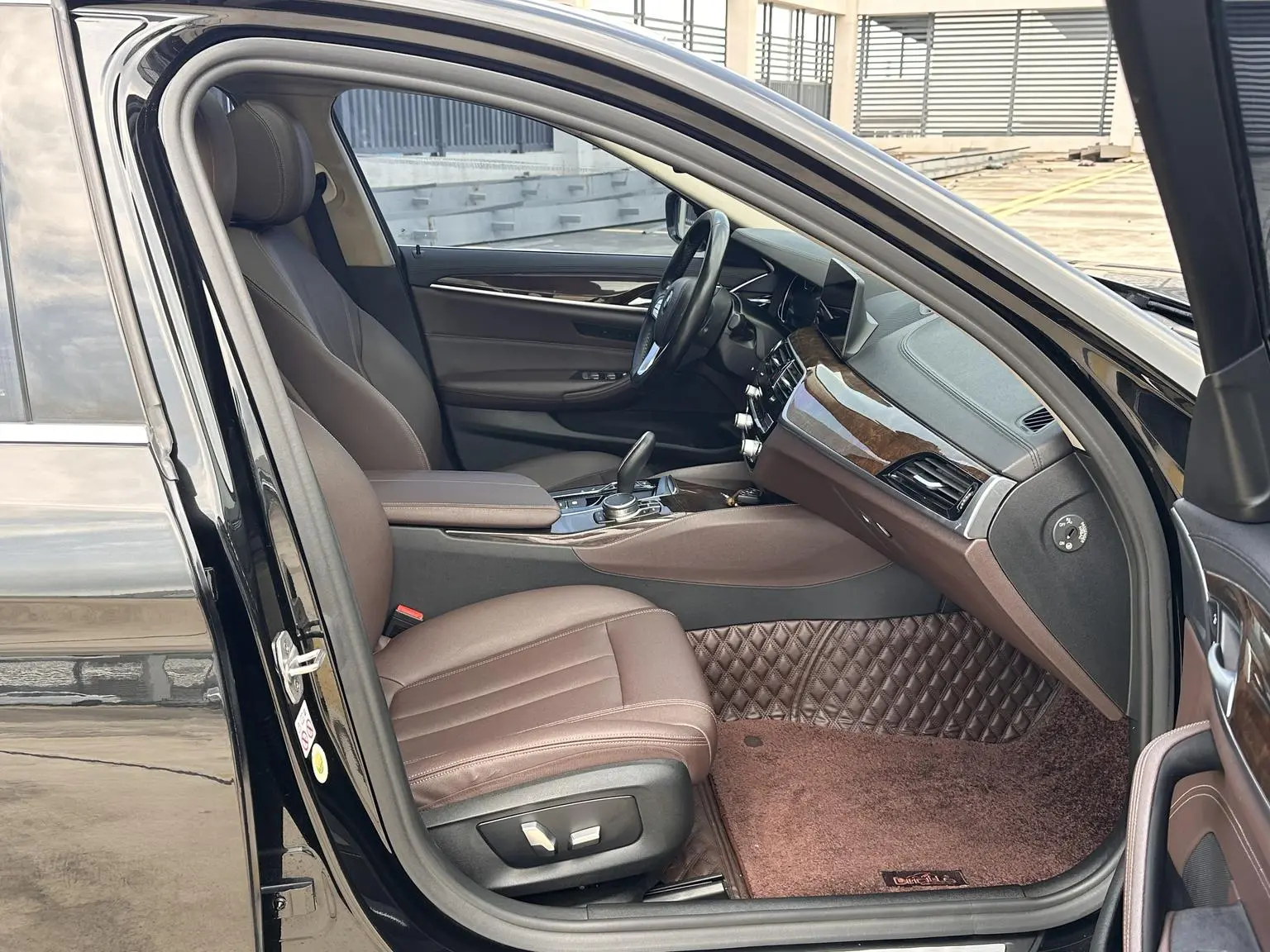 BMW 5 Series 2018 525Li Luxury Package