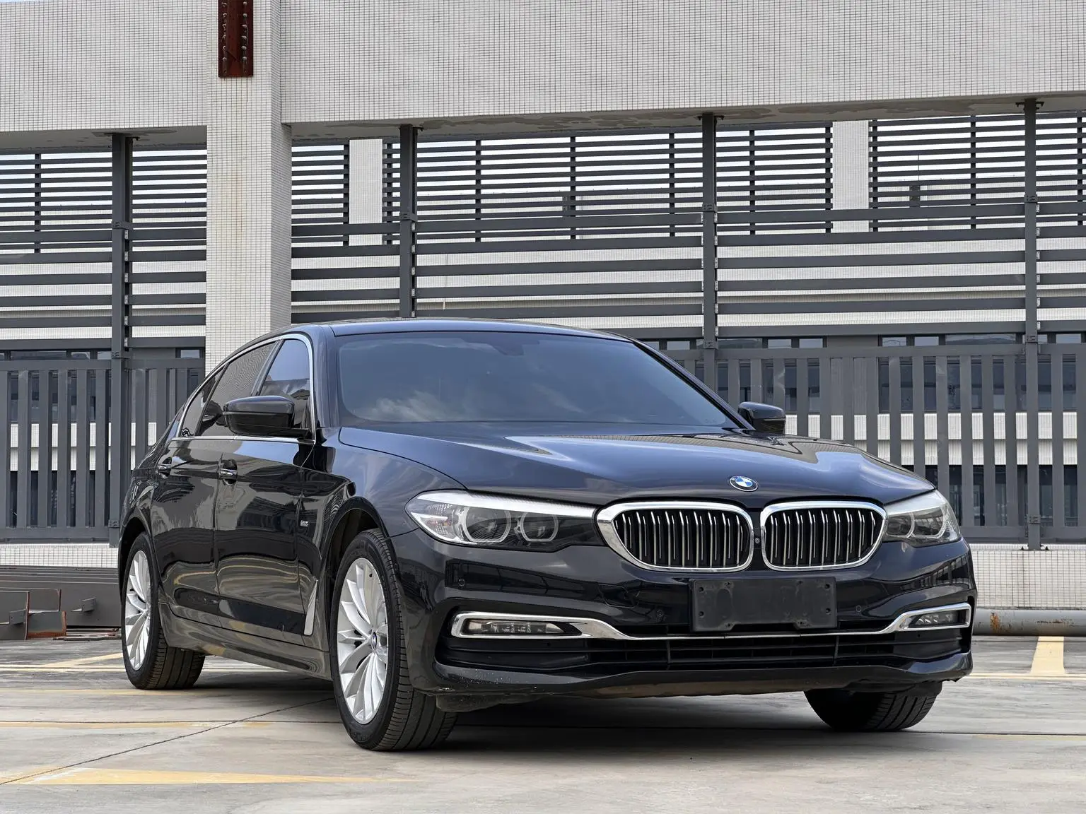 BMW 5 Series 2018 525Li Luxury Package