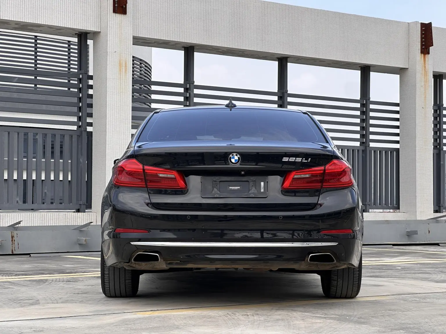 BMW 5 Series 2018 525Li Luxury Package
