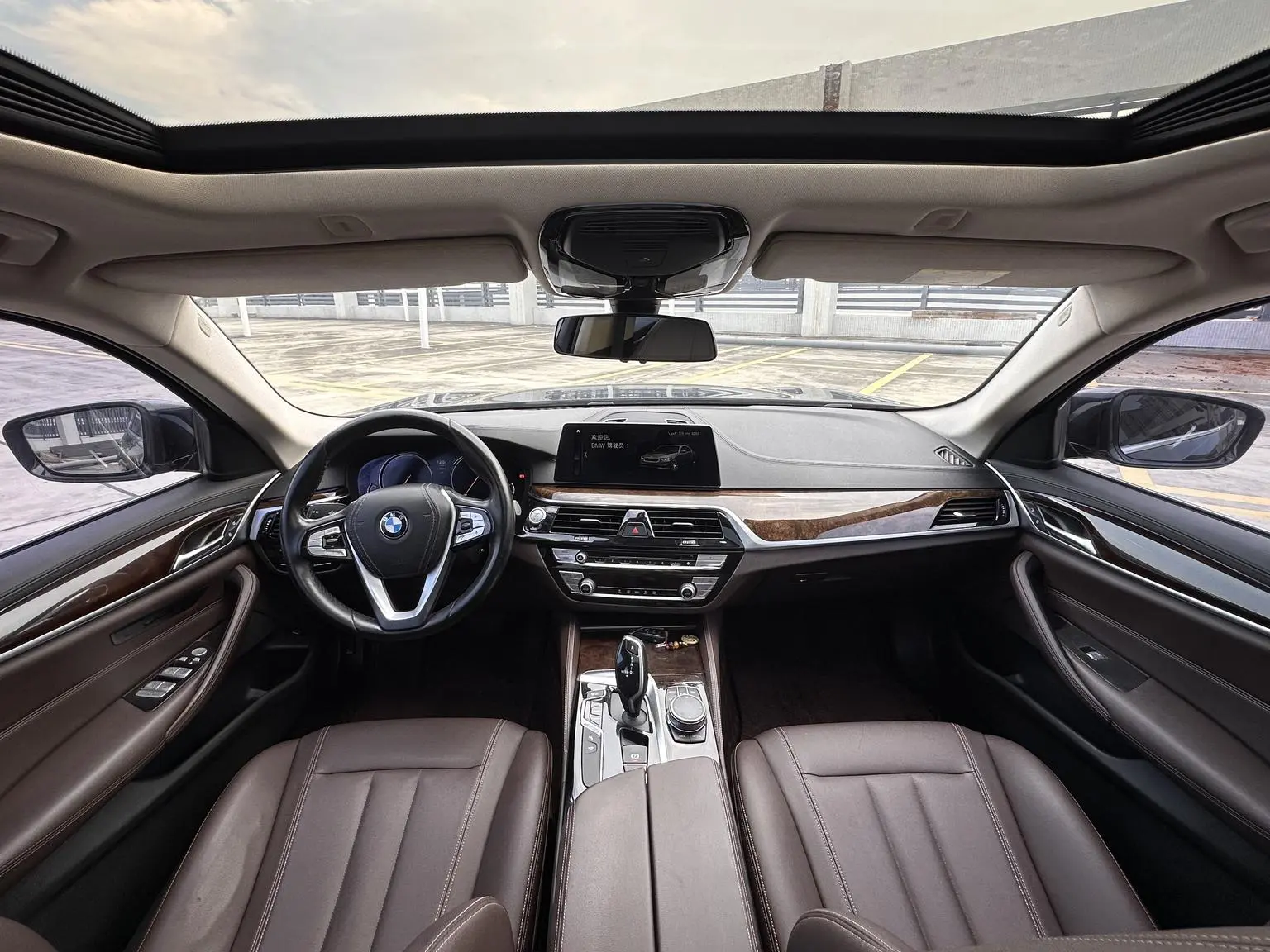 BMW 5 Series 2018 525Li Luxury Package