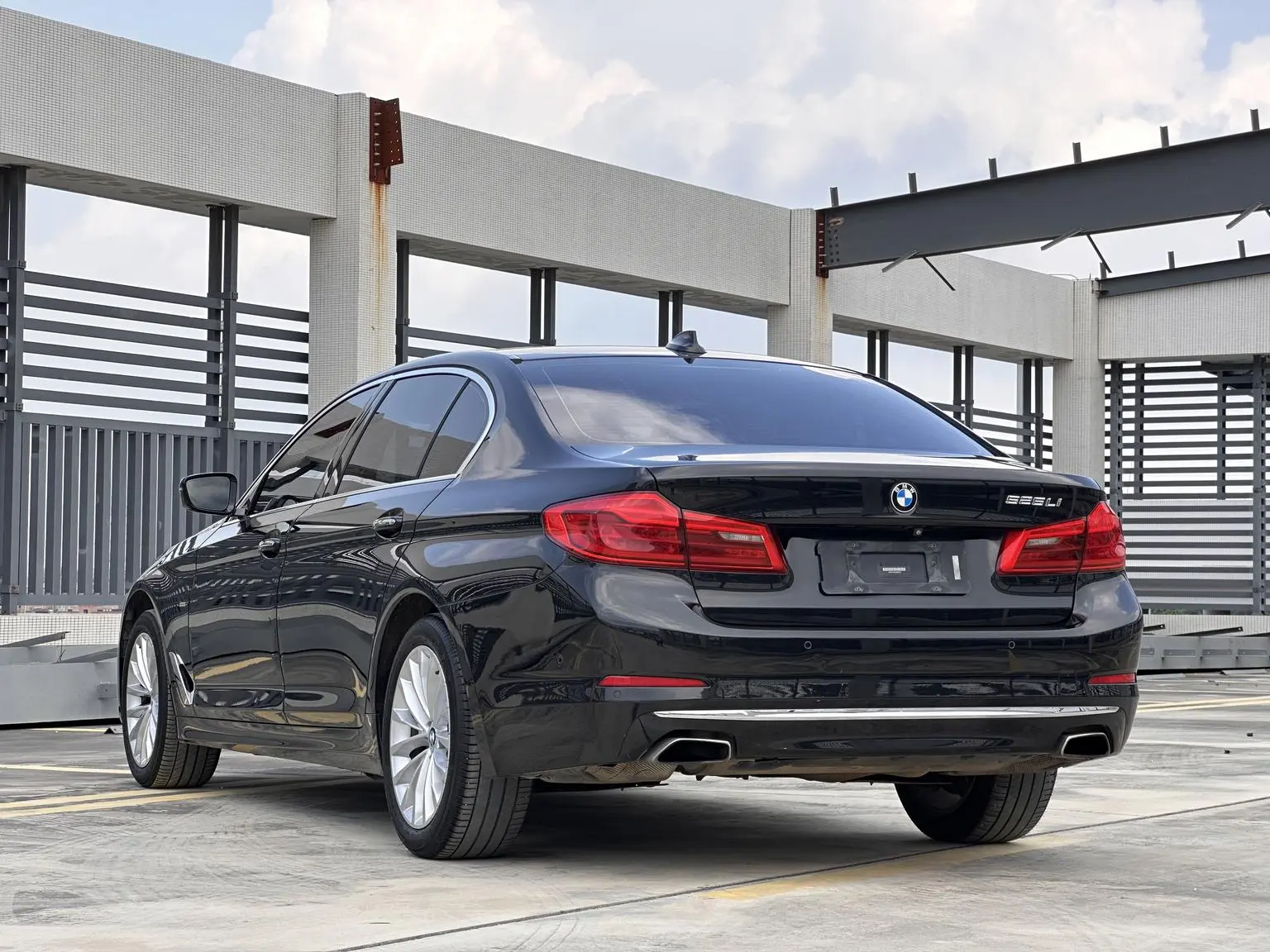 BMW 5 Series 2018 525Li Luxury Package
