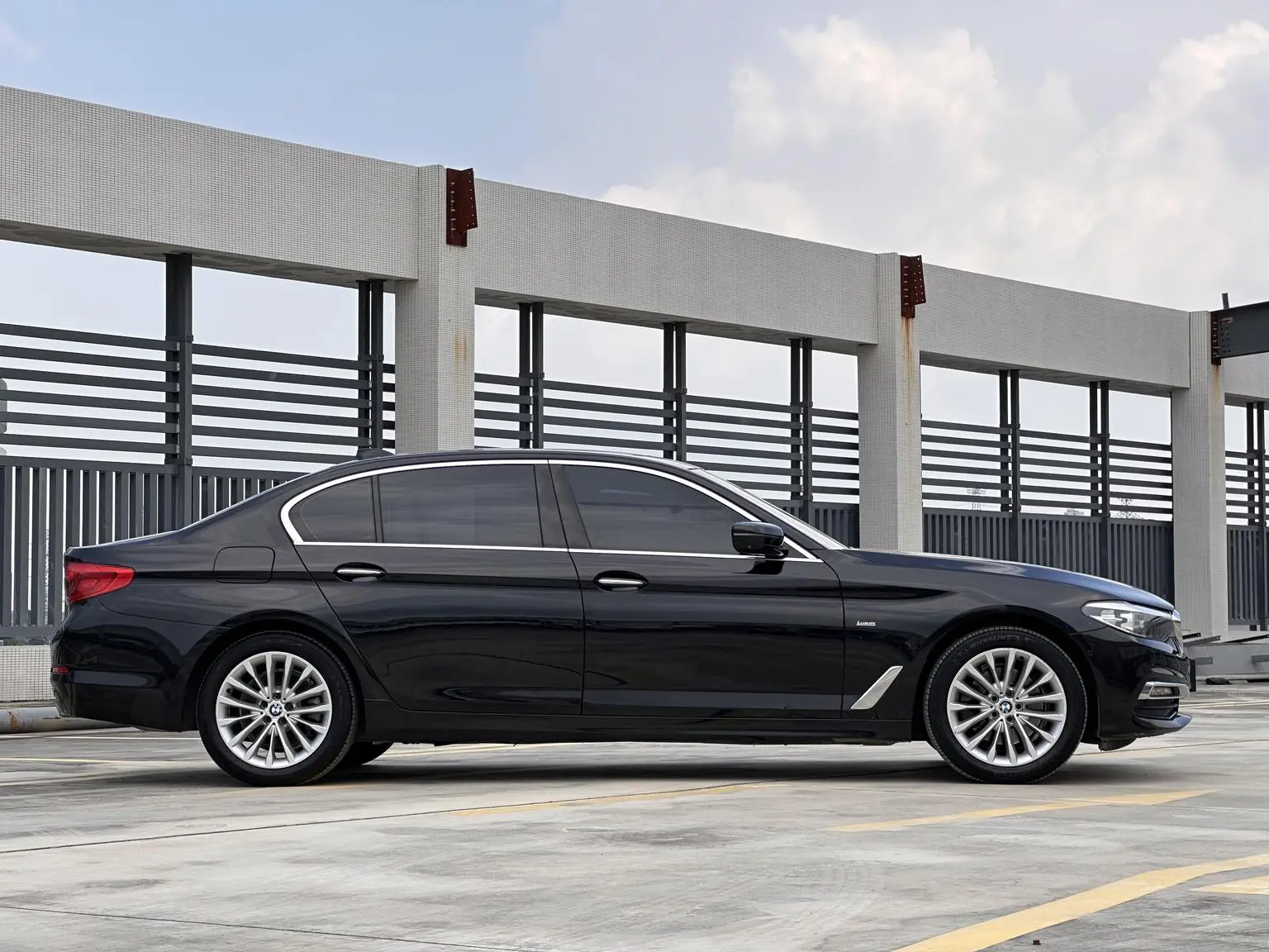 BMW 5 Series 2018 525Li Luxury Package