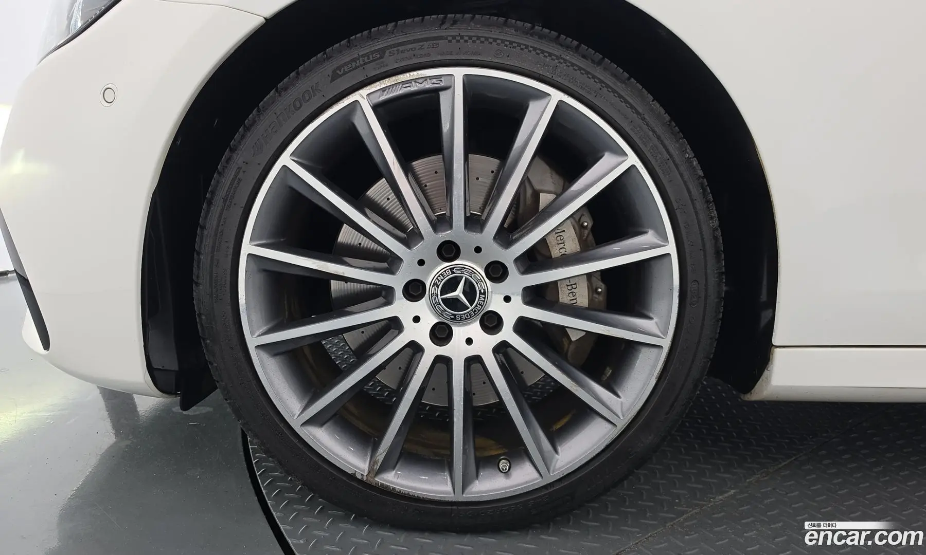 Mercedes-Benz E-Class E350 4MATIC AMG Line