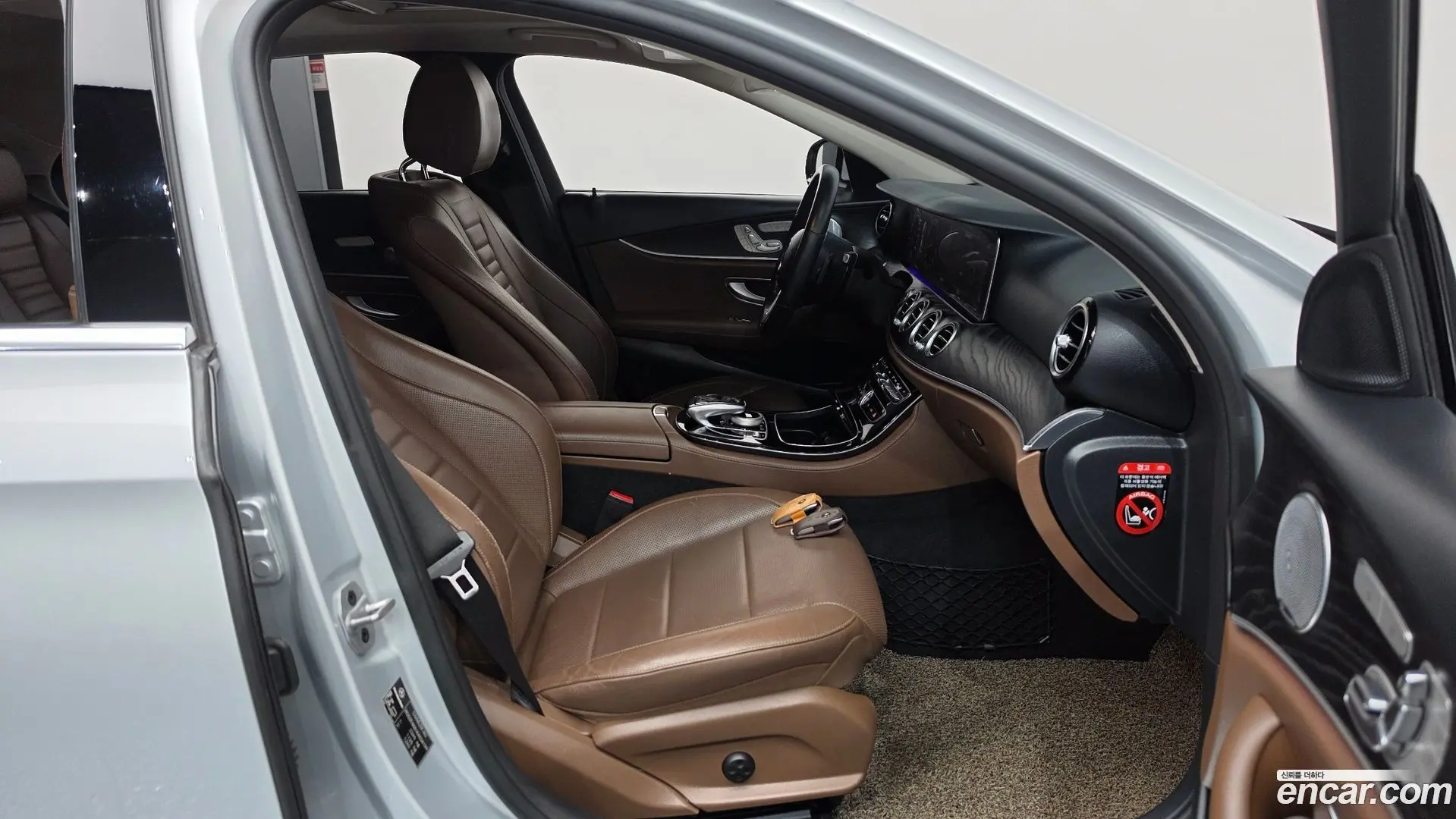 Mercedes-Benz E-Class E300 4MATIC Avnatgarde 2016