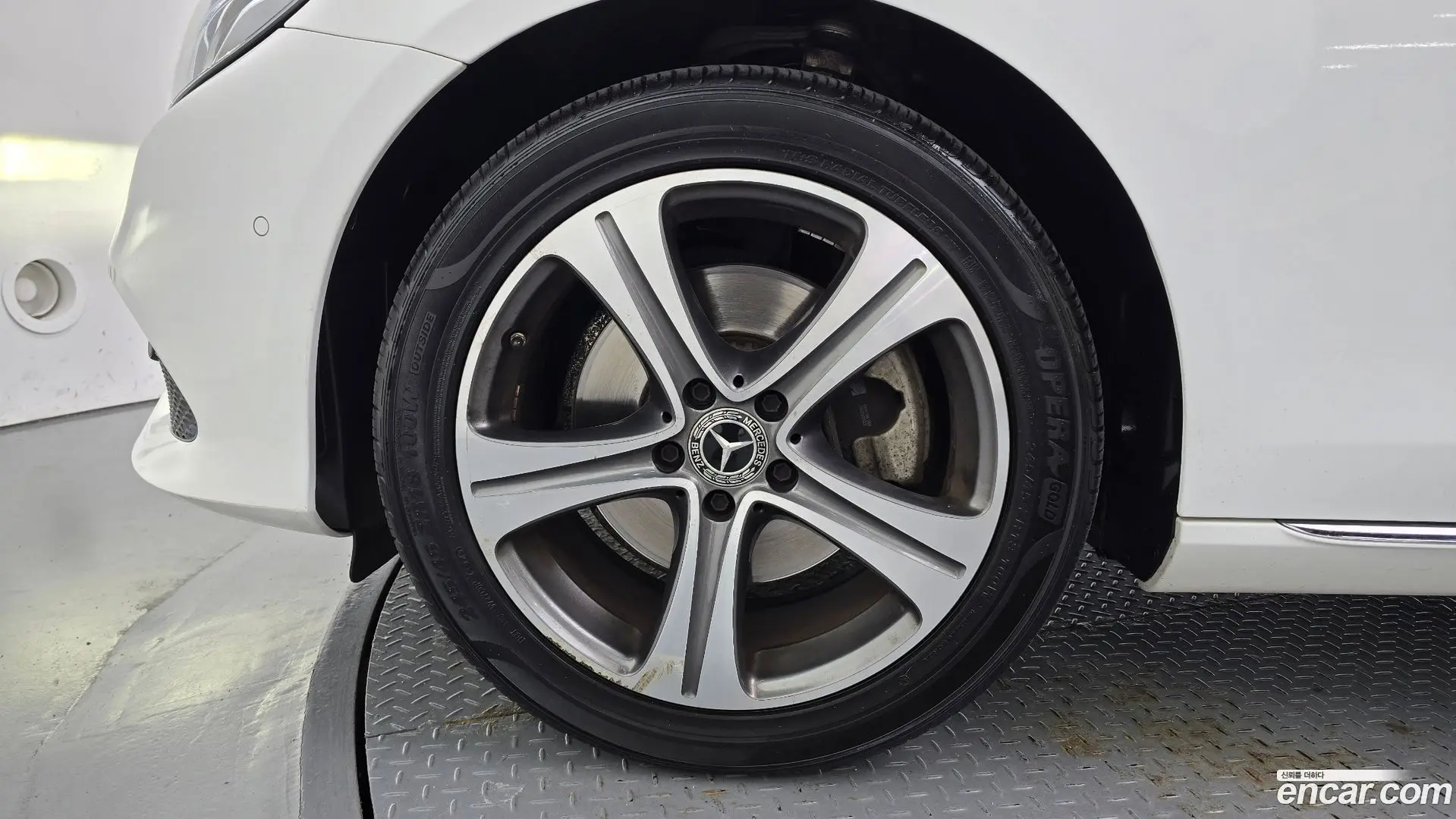 Mercedes-Benz E-Class E220d Avantgarde