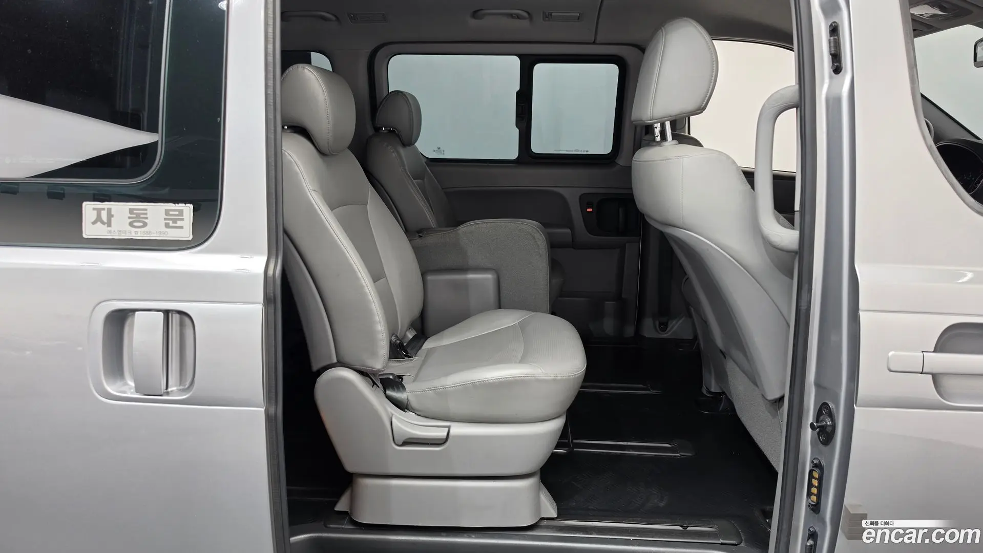 Hyundai Starex 4WD Wagon 12-Seater