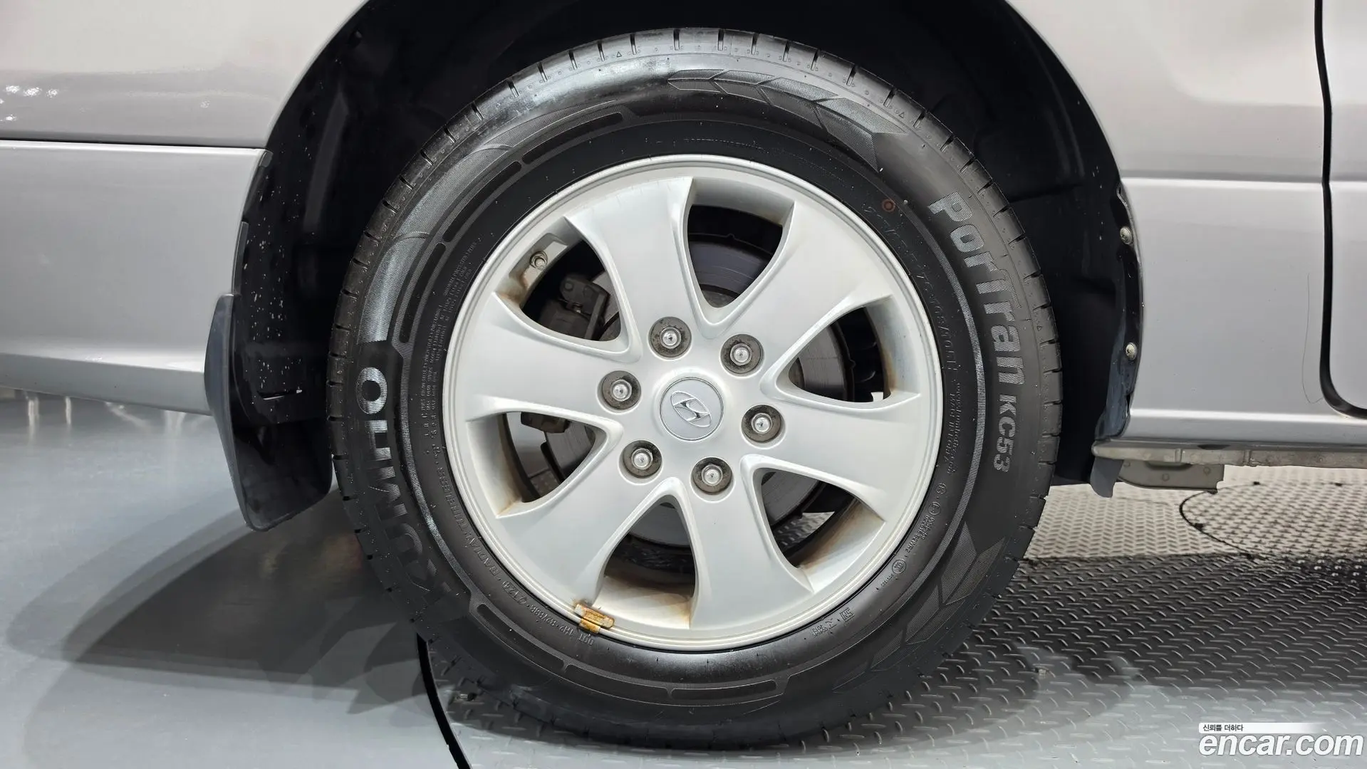 Hyundai Starex 4WD Wagon 12-Seater