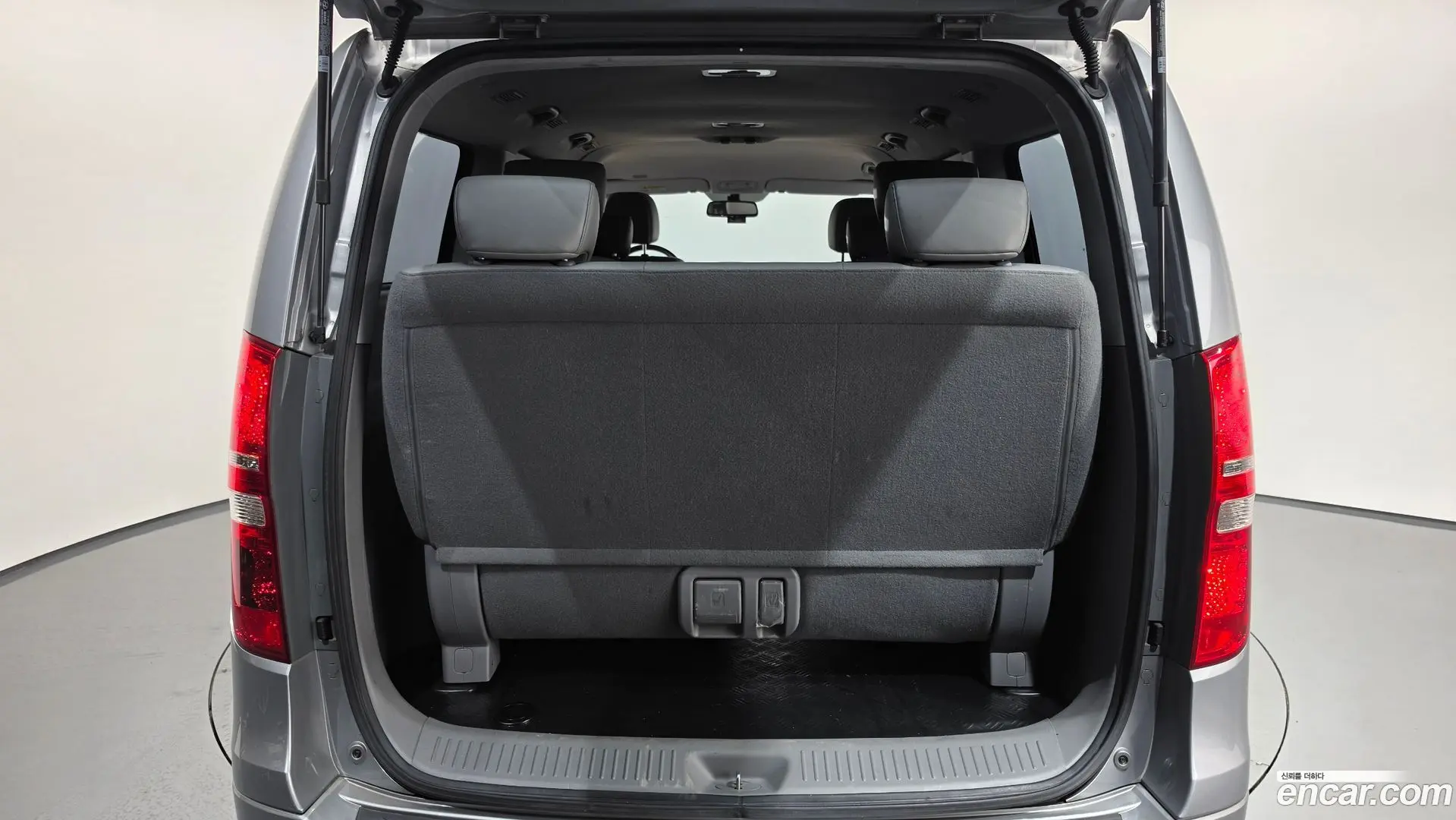 Hyundai Starex 4WD Wagon 12-Seater