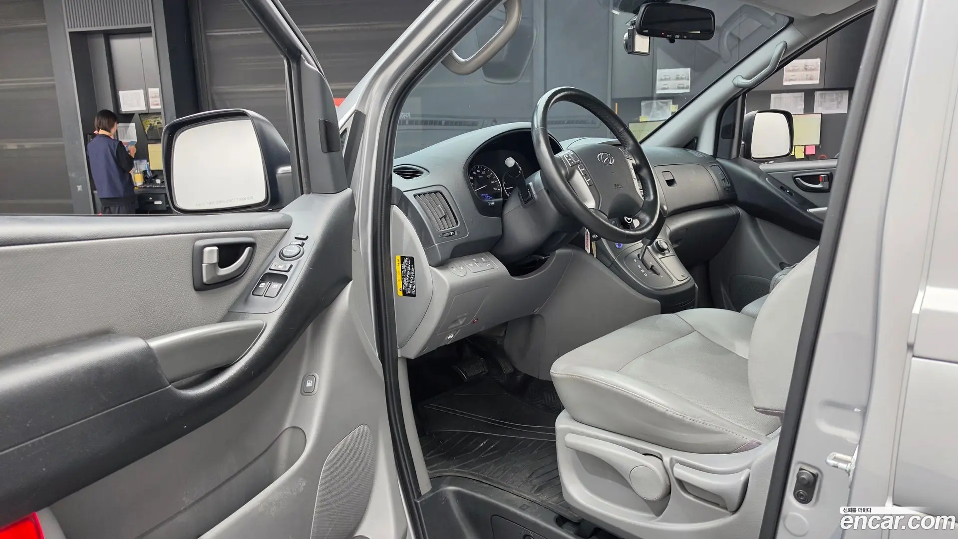 Hyundai Starex 4WD Wagon 12-Seater