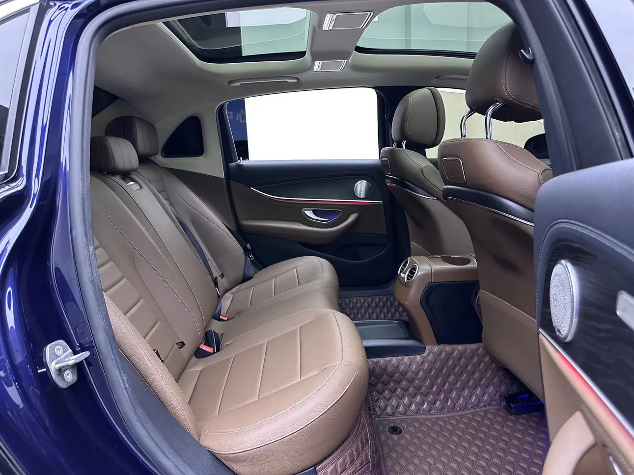 Mercedes-Benz E Class 2019 E 300 L Fashion