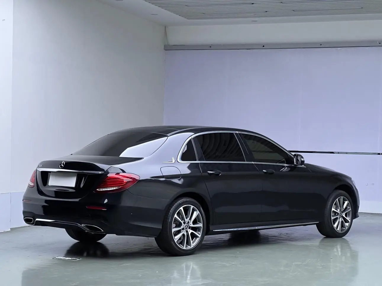 Mercedes-Benz E Class 2019 E 300 L Fashion