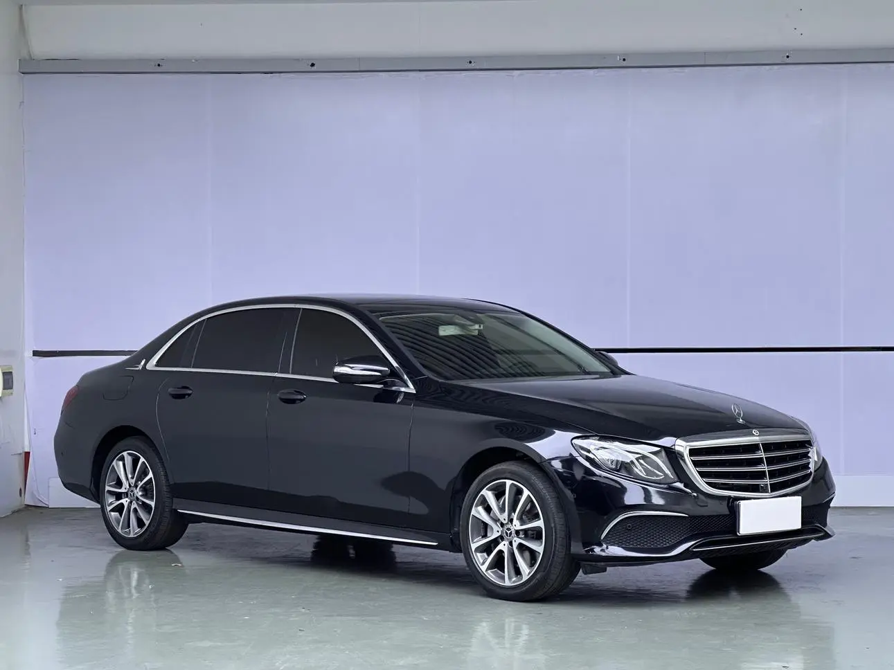 Mercedes-Benz E Class 2019 E 300 L Fashion