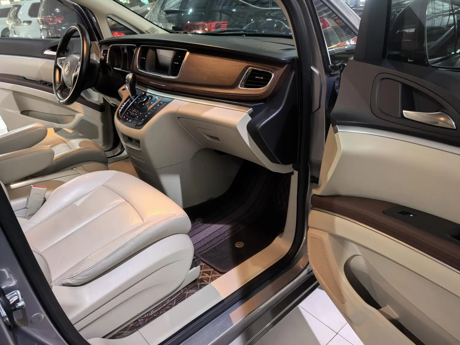 Buick GL8 2018 28T Luxury China VI