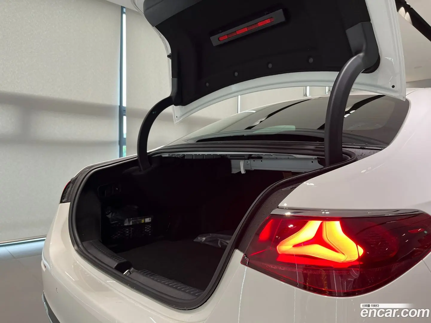 Mercedes-Benz E-Class E200 Avantgarde 2024