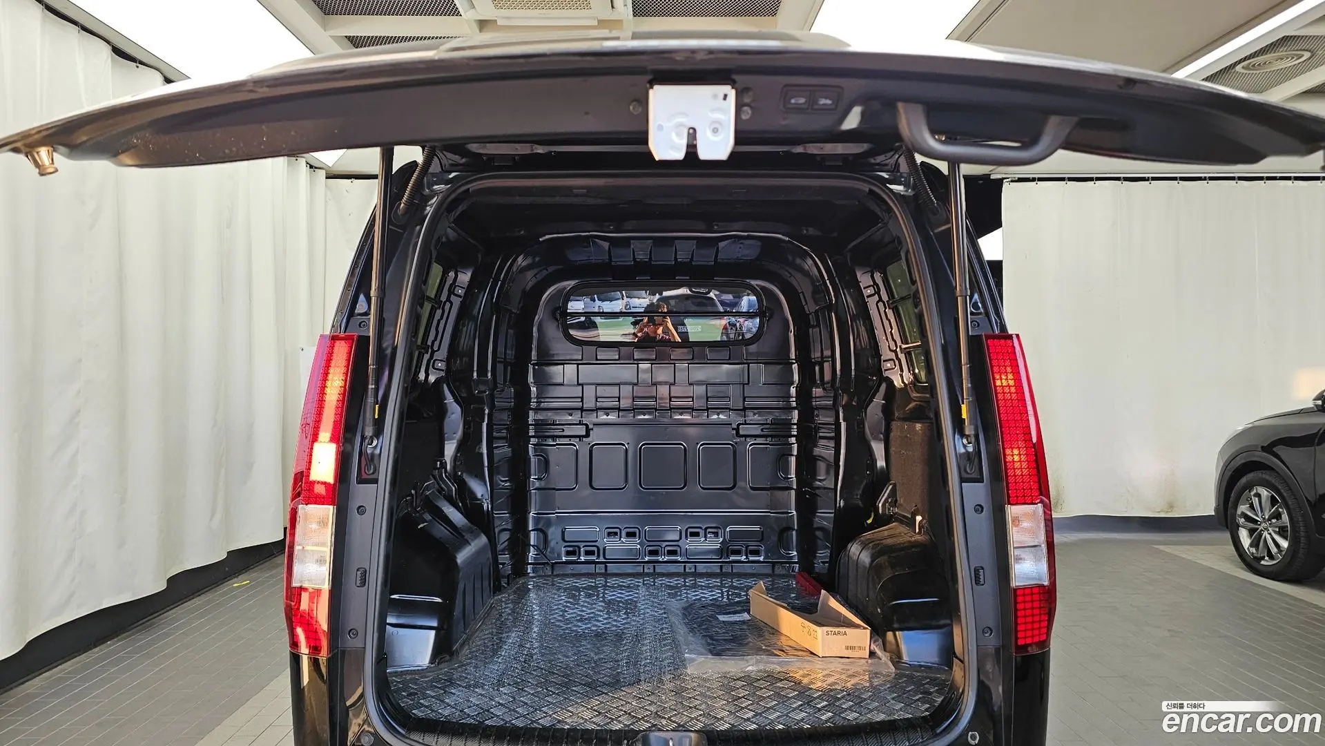 Hyundai Staria Cargo 5-Seater 2022