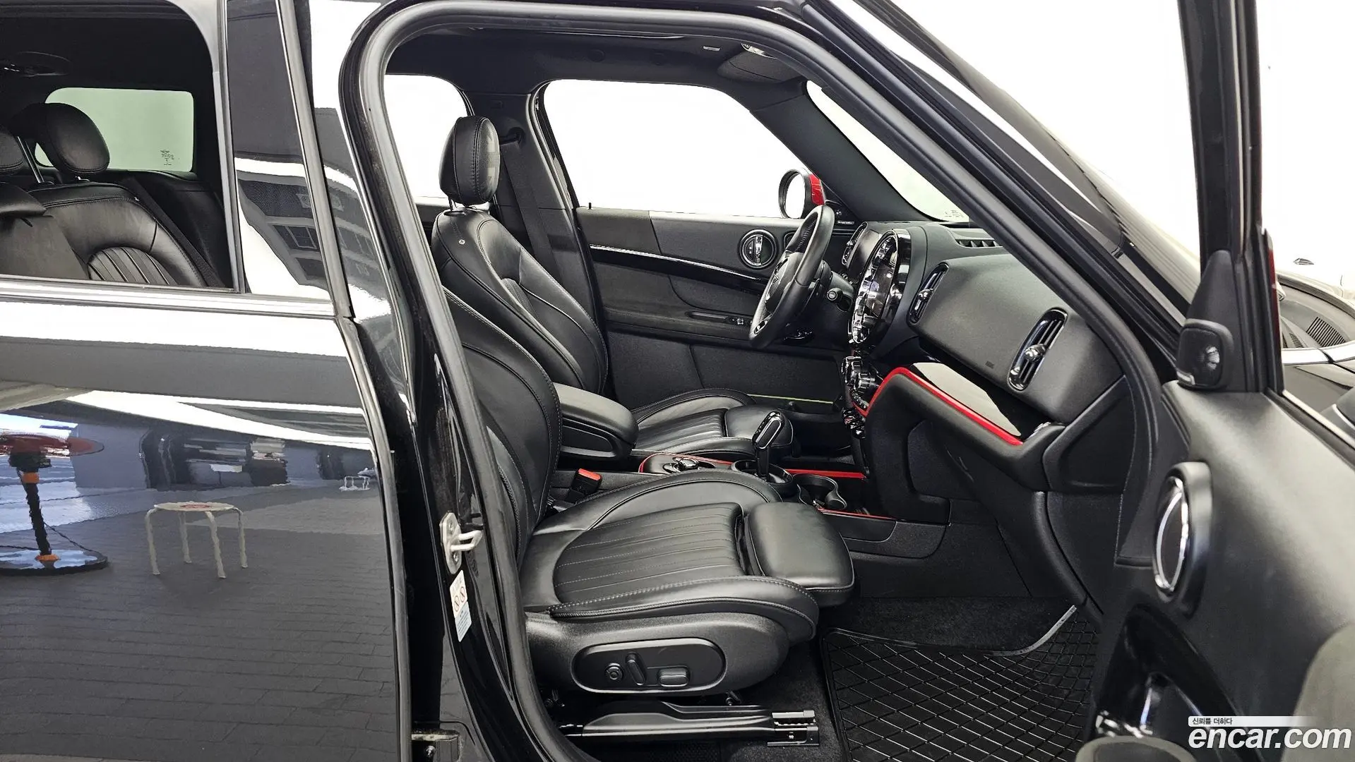 Mini Countryman JCW Launch Pack