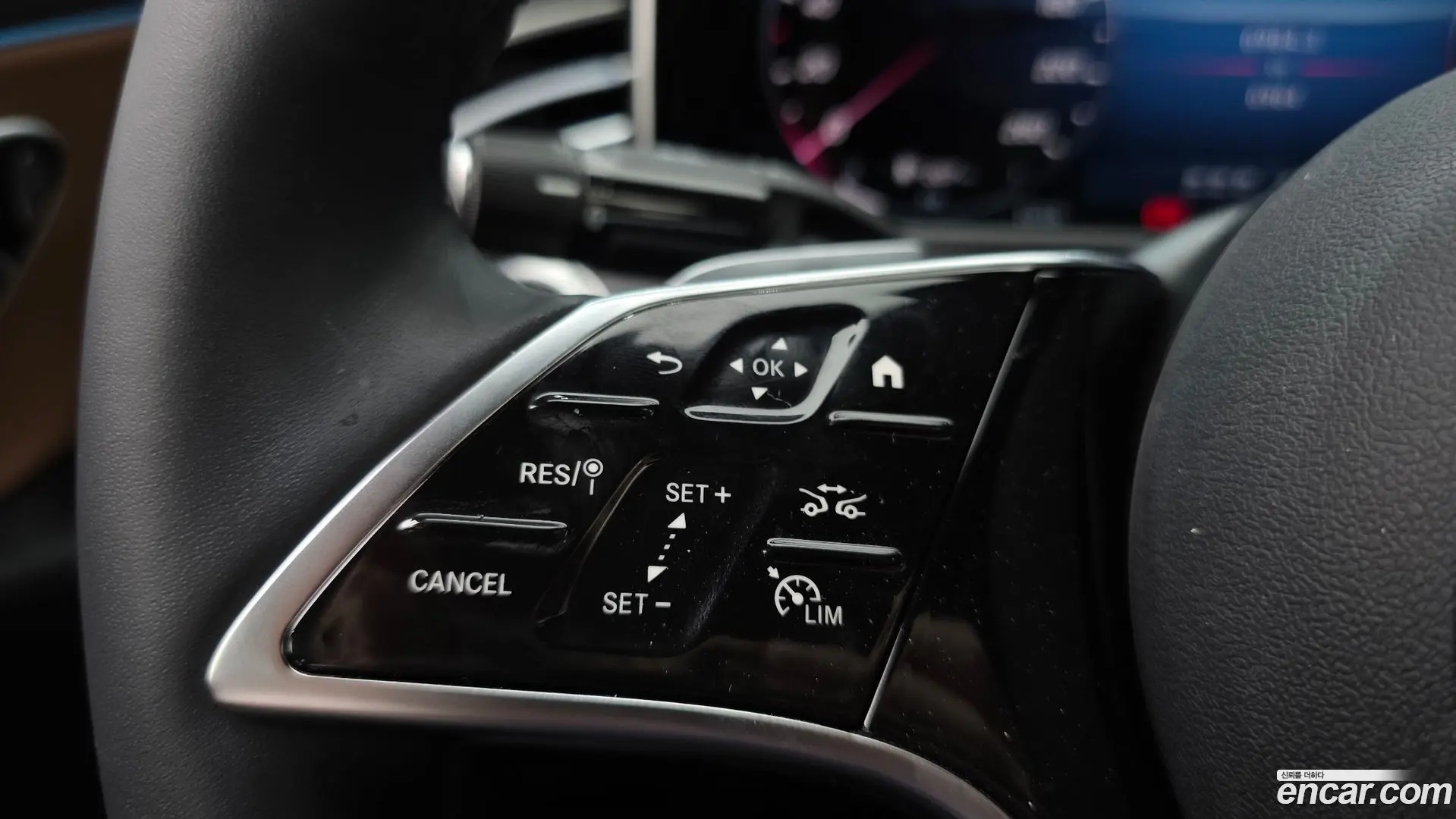 Mercedes-Benz E-Class E200 AMG Line 2024