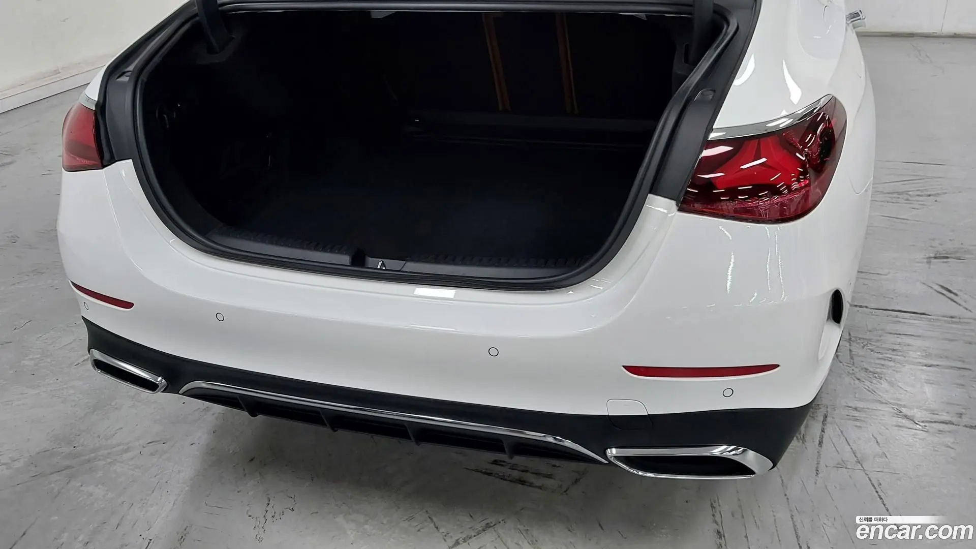 Mercedes-Benz E-Class E200 AMG Line 2024