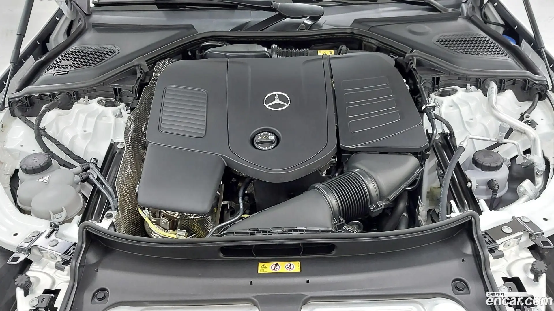 Mercedes-Benz E-Class E200 AMG Line 2024