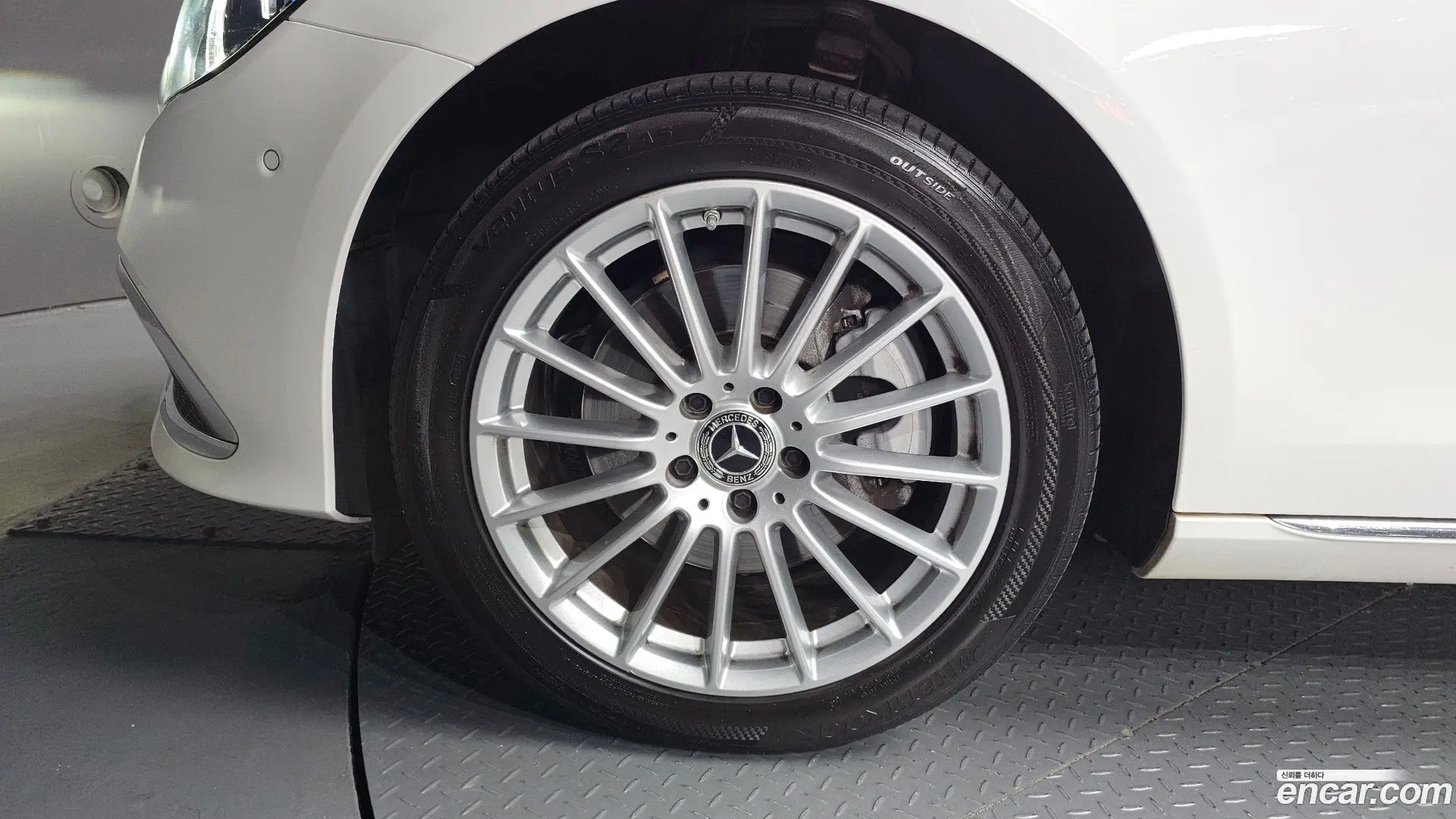 Mercedes-Benz E-Class E220d 4MATIC Exclusive