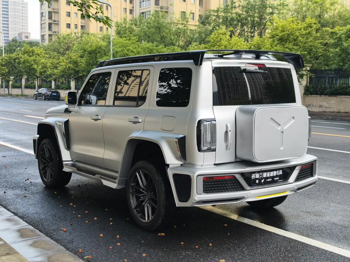 300 2021 2.0T