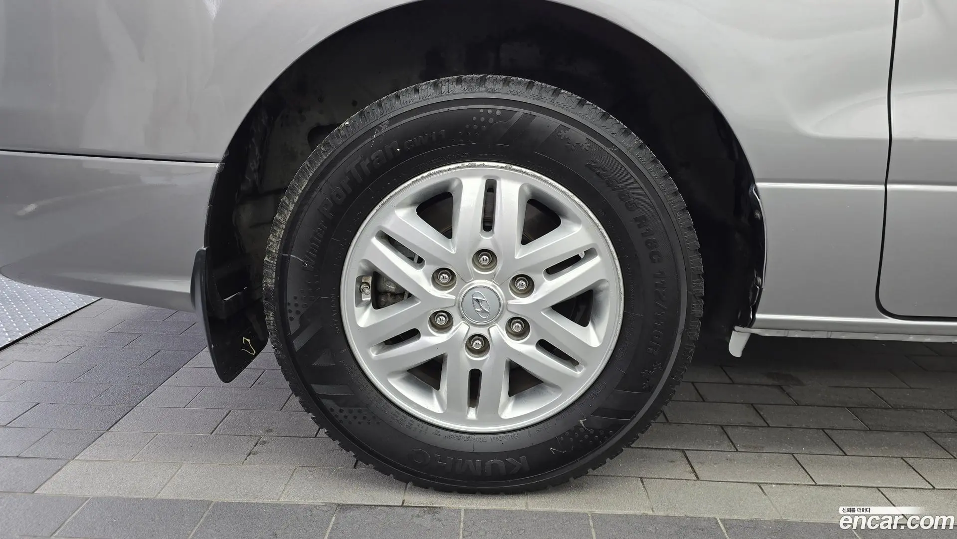 Hyundai Starex Van 3-Seater