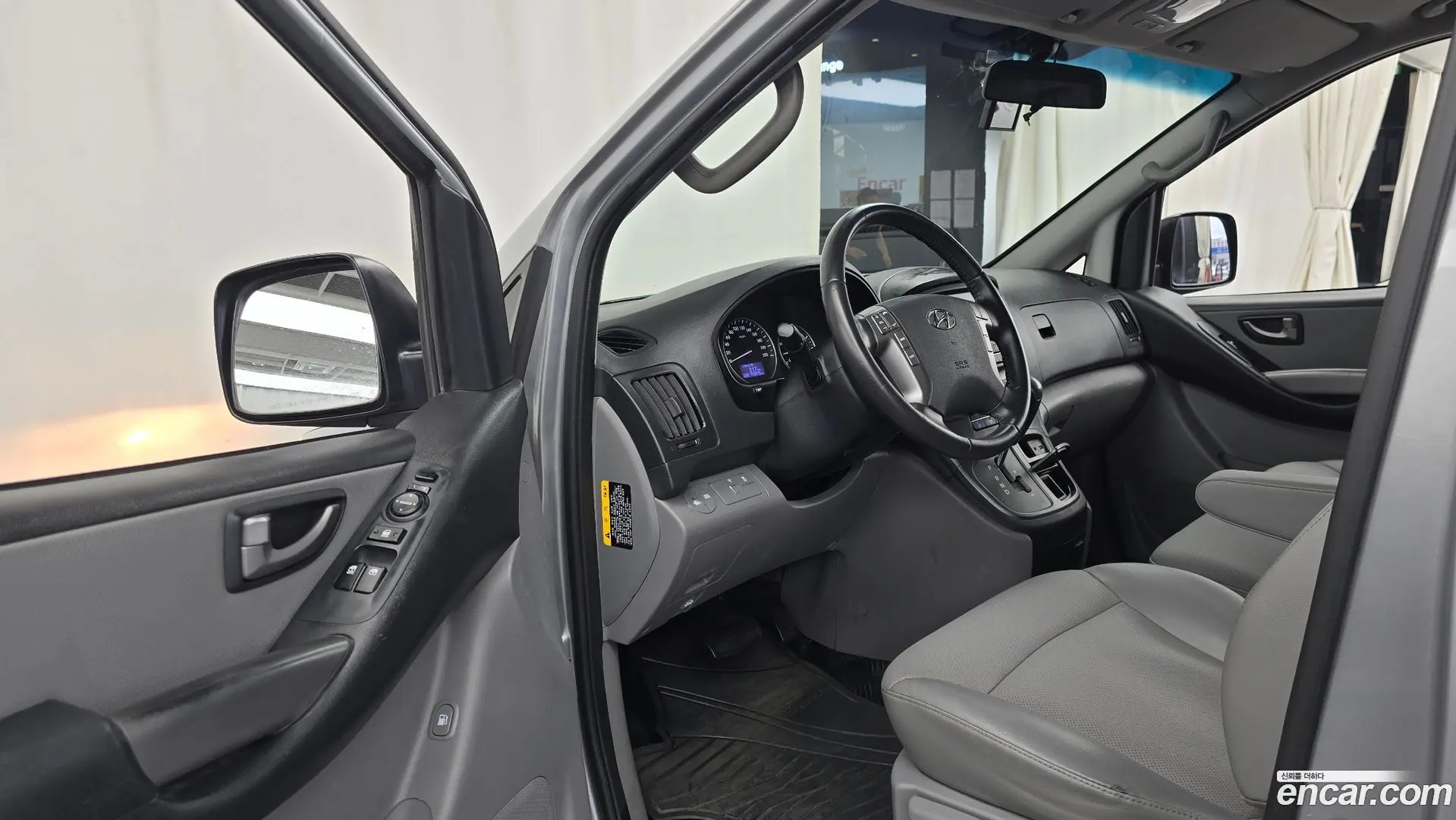 Hyundai Starex Van 3-Seater