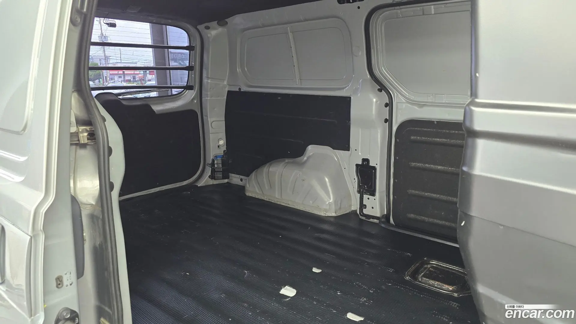 Hyundai Starex Van 3-Seater