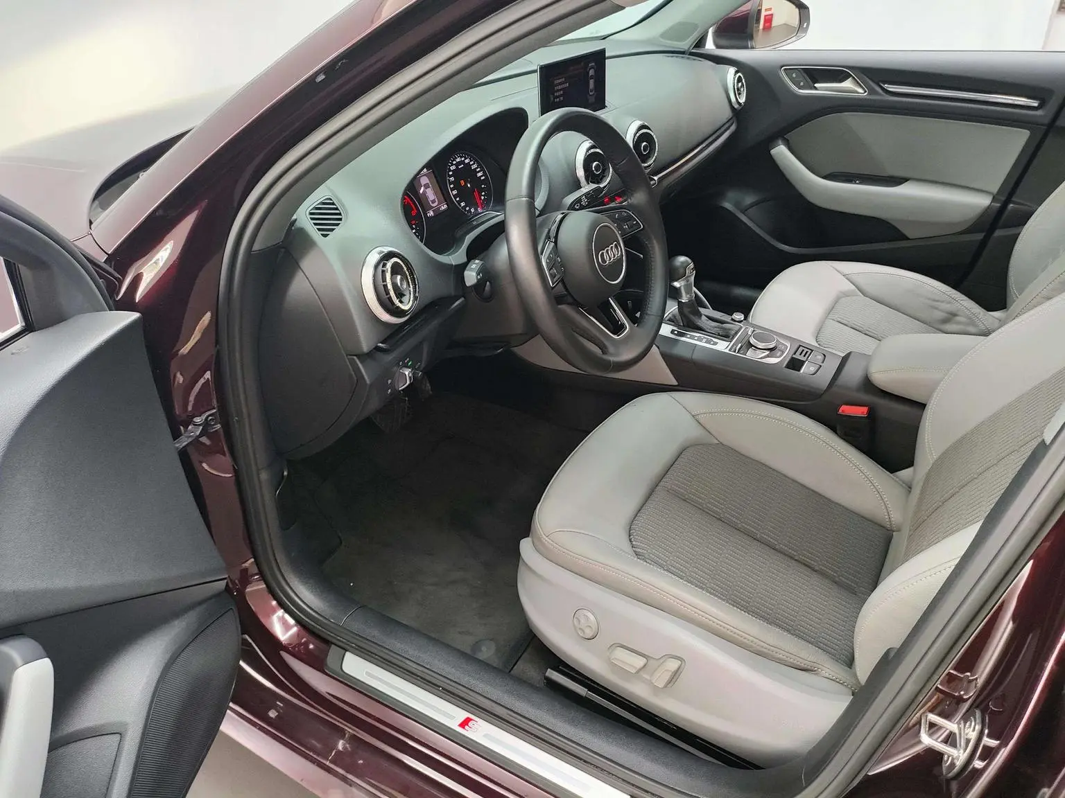 Audi A3 2018 30 Anniversary Limousine 35 TFSI Fashion