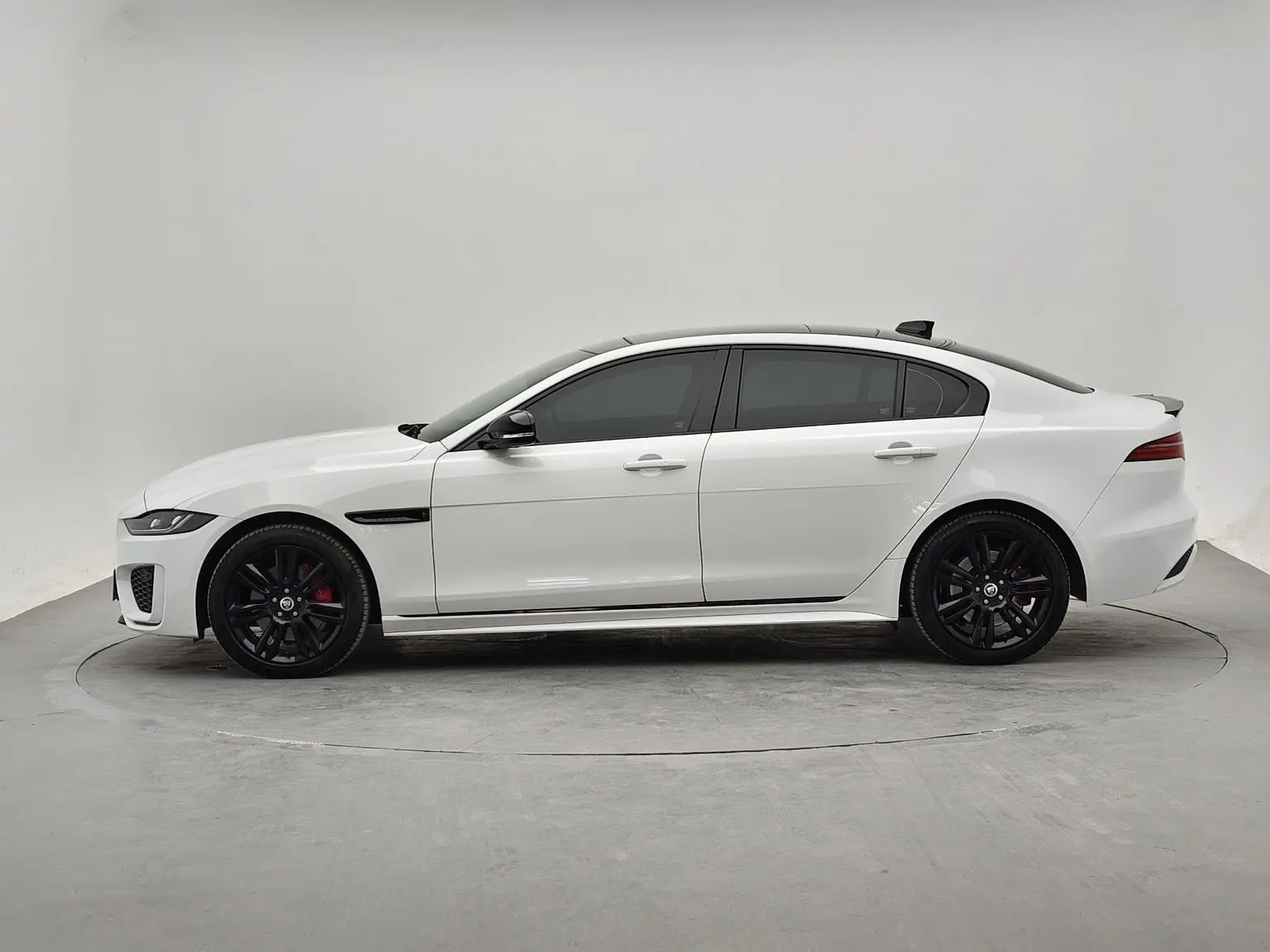Jaguar XEL 2025 2.0T 250PS R-DYNAMIC 90 Anniversary Heritage