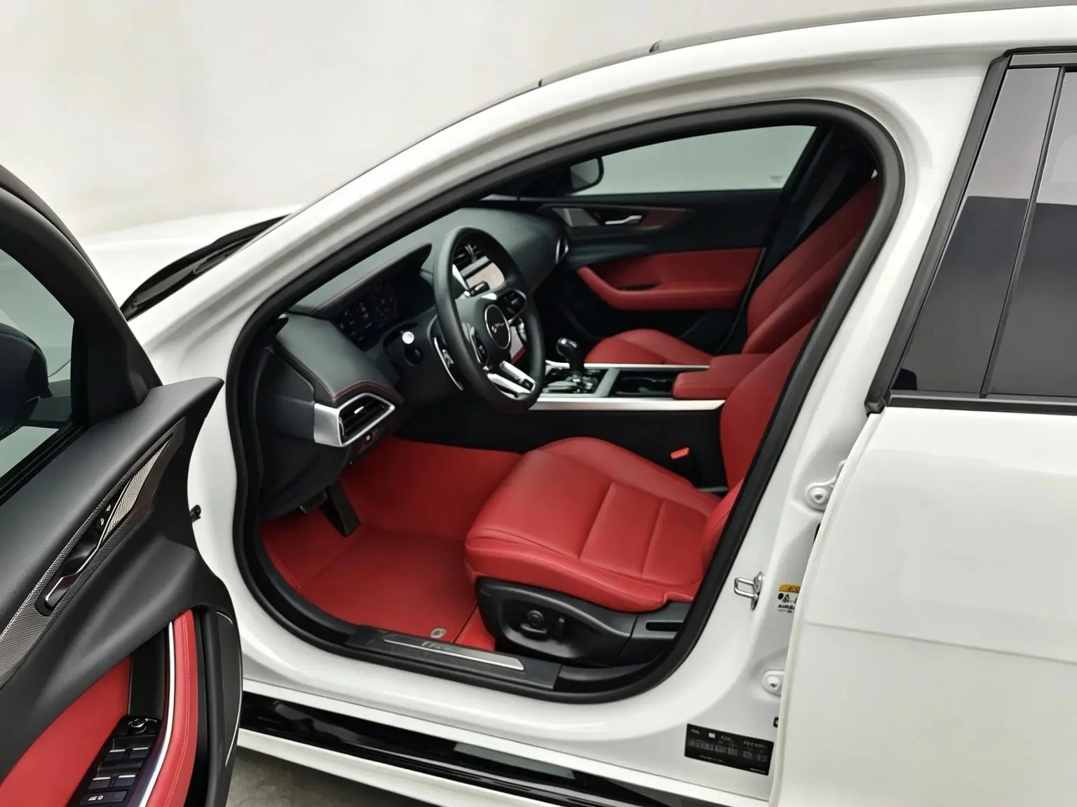 Jaguar XEL 2025 2.0T 250PS R-DYNAMIC 90 Anniversary Heritage