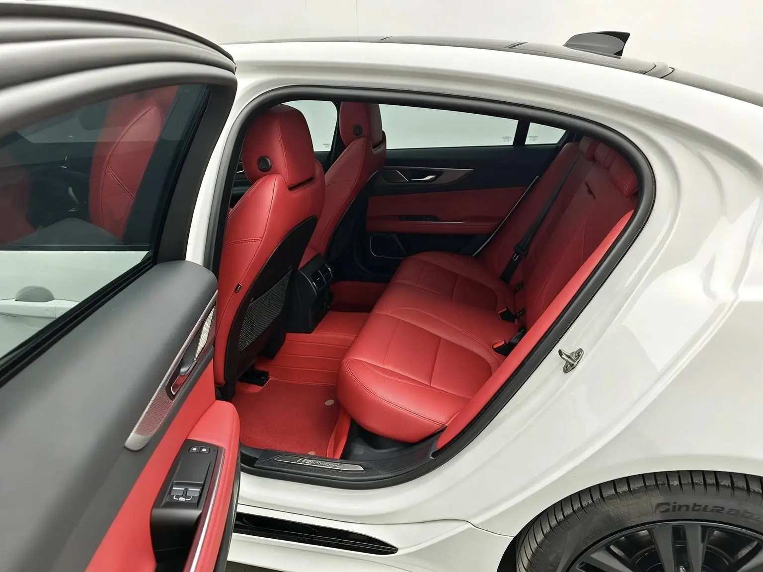 Jaguar XEL 2025 2.0T 250PS R-DYNAMIC 90 Anniversary Heritage