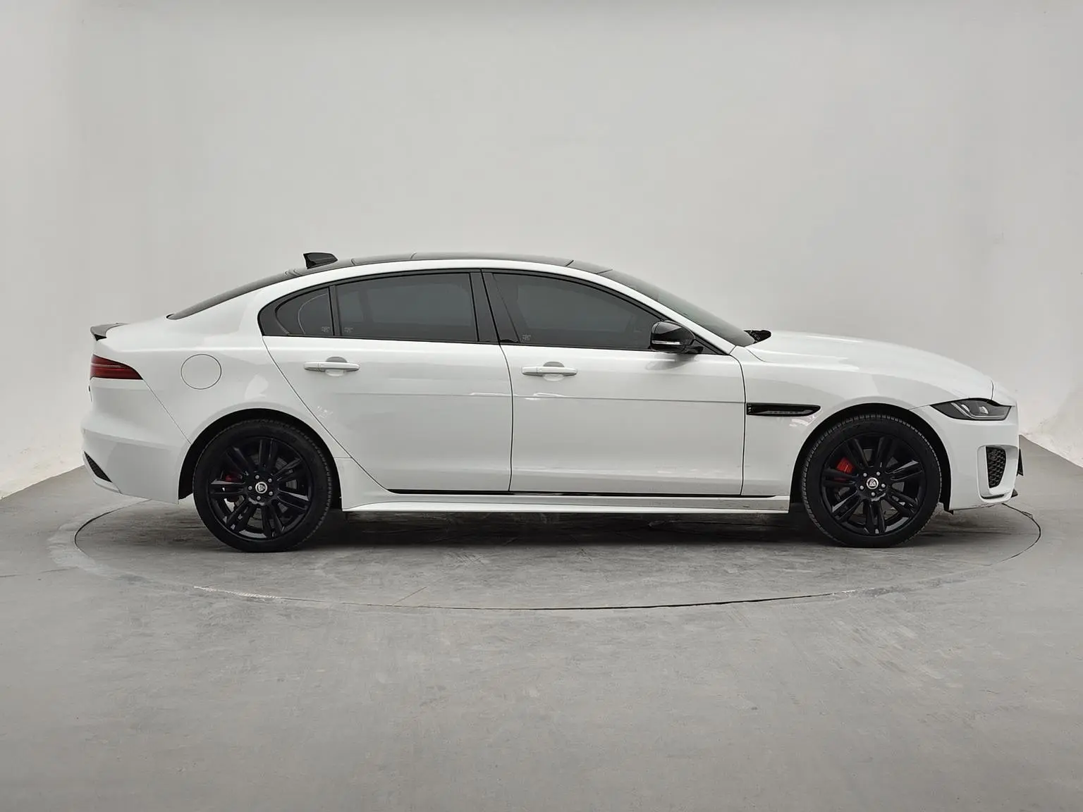 Jaguar XEL 2025 2.0T 250PS R-DYNAMIC 90 Anniversary Heritage