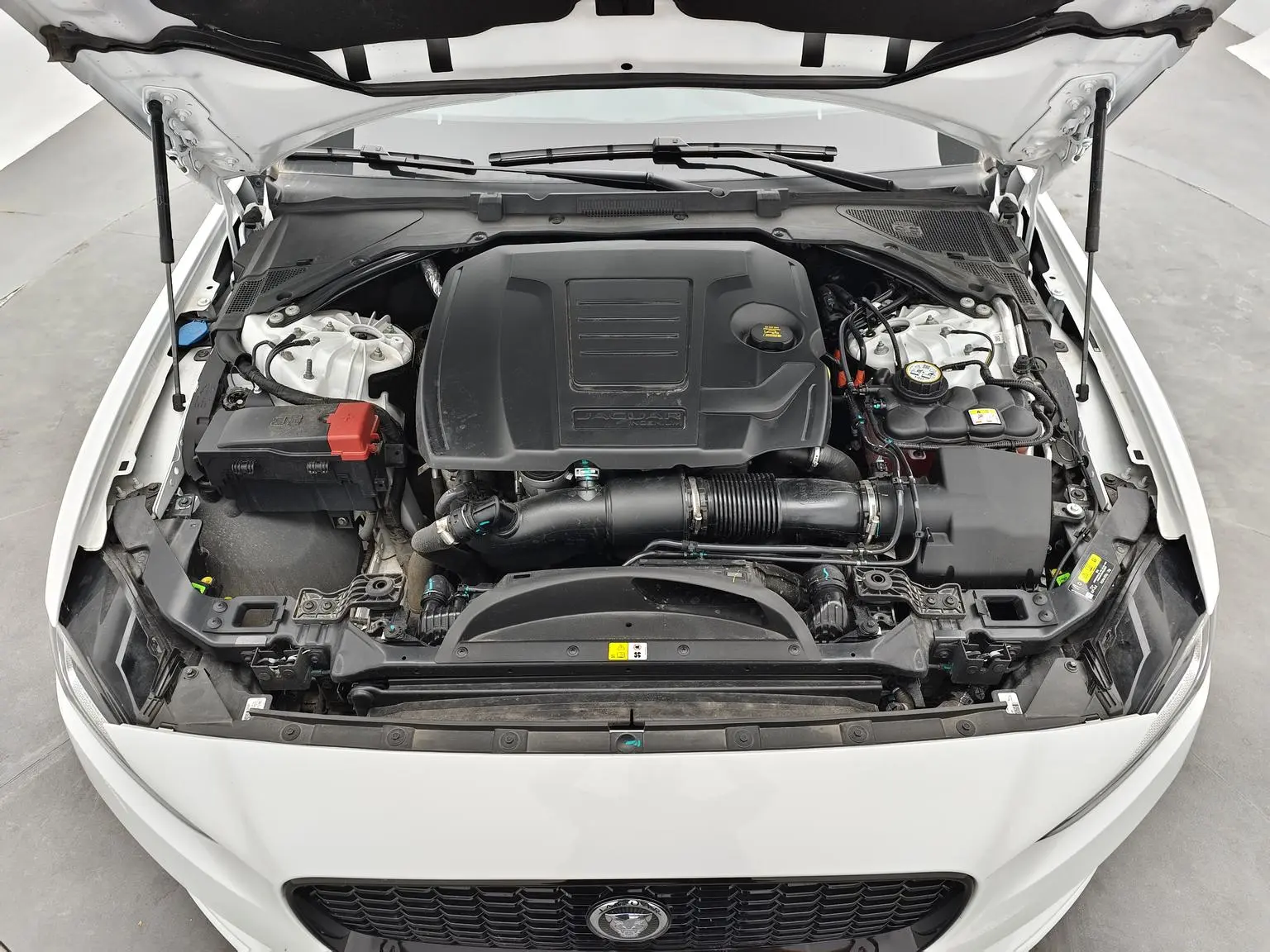 Jaguar XEL 2025 2.0T 250PS R-DYNAMIC 90 Anniversary Heritage