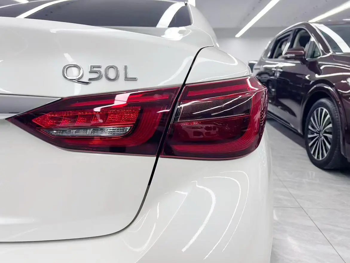 Infiniti Q50L 2018 2.0T Comfort China VI