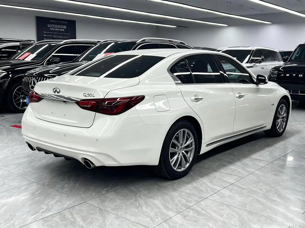 Infiniti Q50L 2018 2.0T Comfort China VI